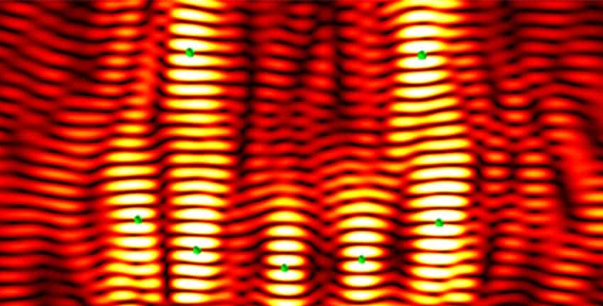 时钟的秒针要延长多少,才能使末端的转动速度超光速?