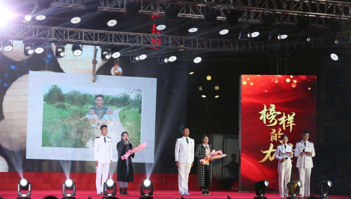 海军这台晚会,有燃点!有泪点!有亮点