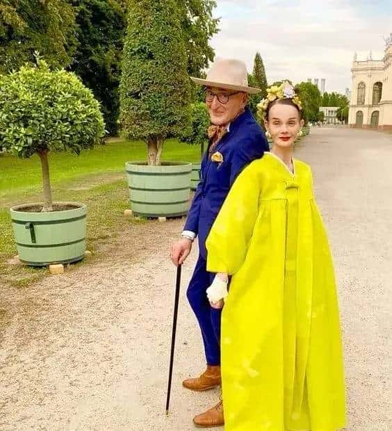 想要穿出存在感，试试三原色配色