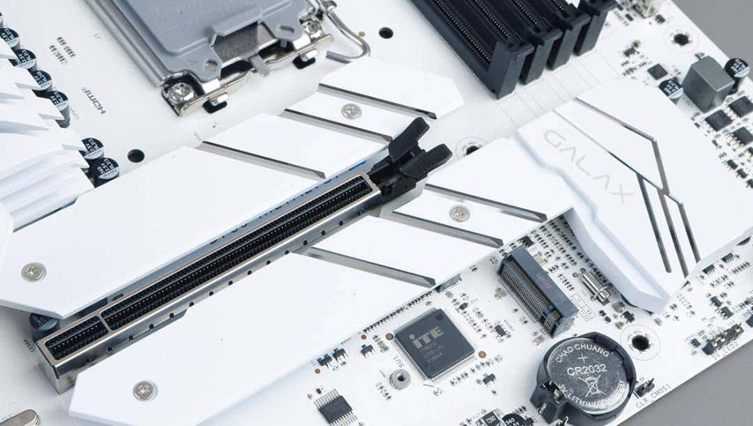 “曜”世登场 ——影驰全家桶攒机赏玩