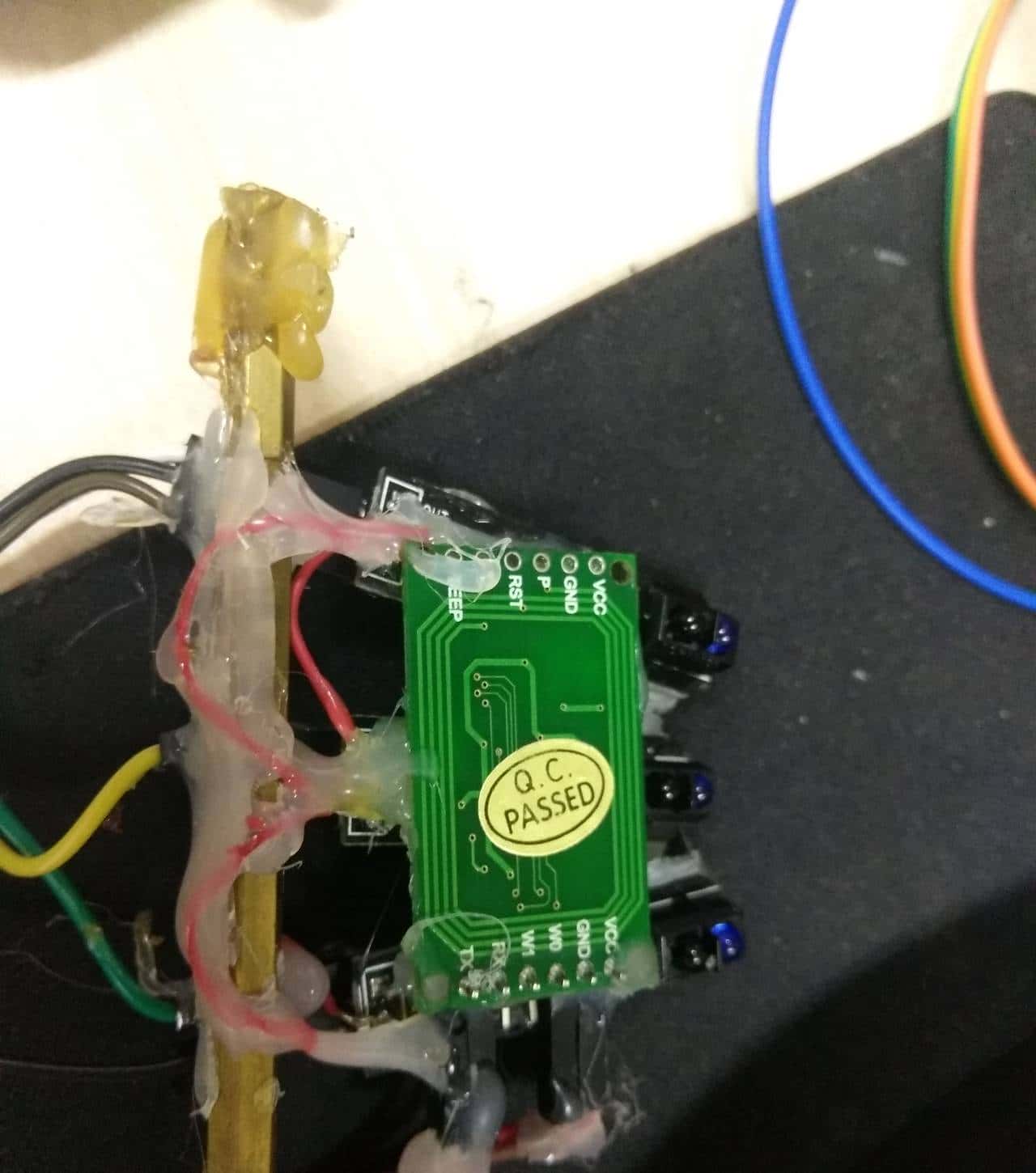 小车功能的丰富——定点停车+检测启动+红外循迹的实现