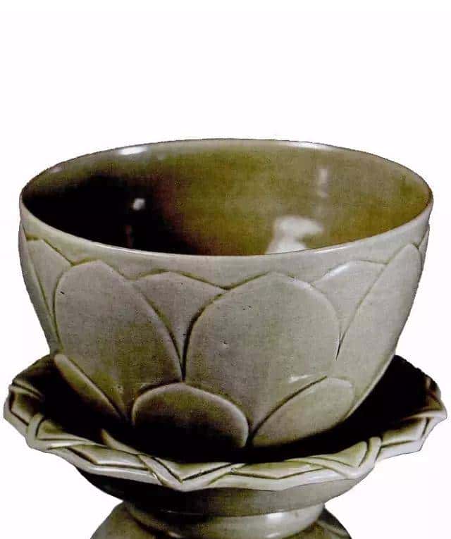 五代至北宋早期青瓷与白瓷上的深剔刻装饰工艺浅析