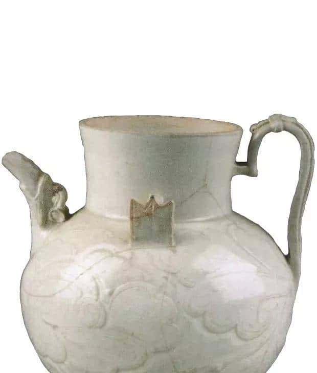 五代至北宋早期青瓷与白瓷上的深剔刻装饰工艺浅析