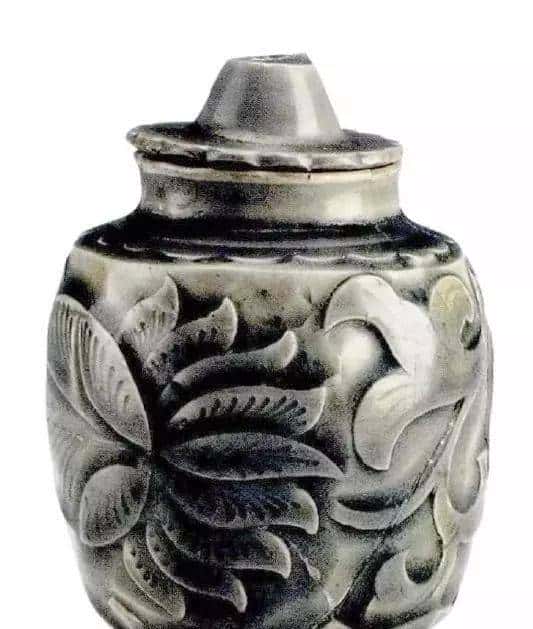 五代至北宋早期青瓷与白瓷上的深剔刻装饰工艺浅析