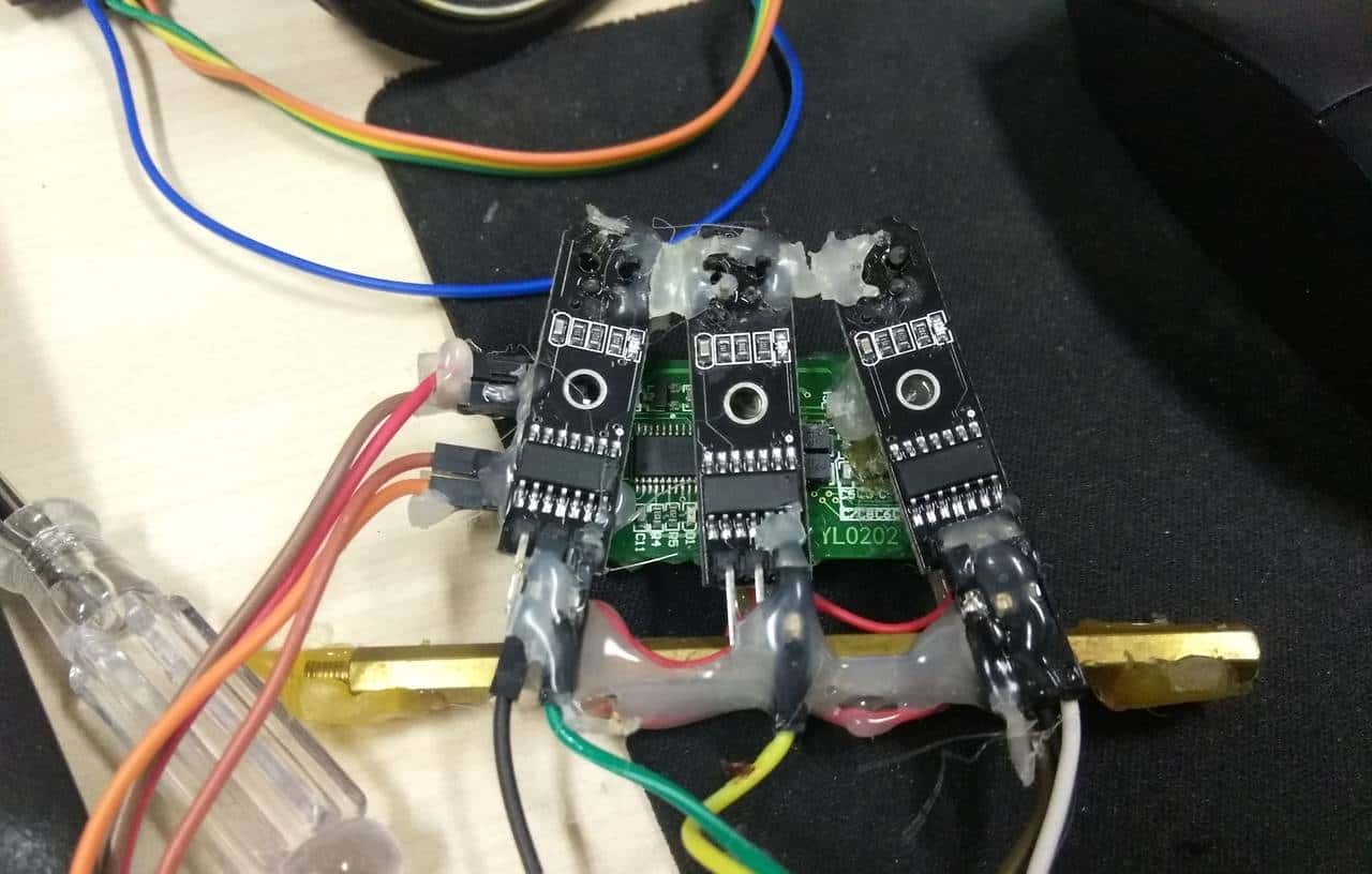 小车功能的丰富——定点停车+检测启动+红外循迹的实现