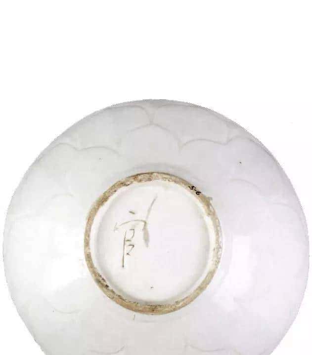 五代至北宋早期青瓷与白瓷上的深剔刻装饰工艺浅析