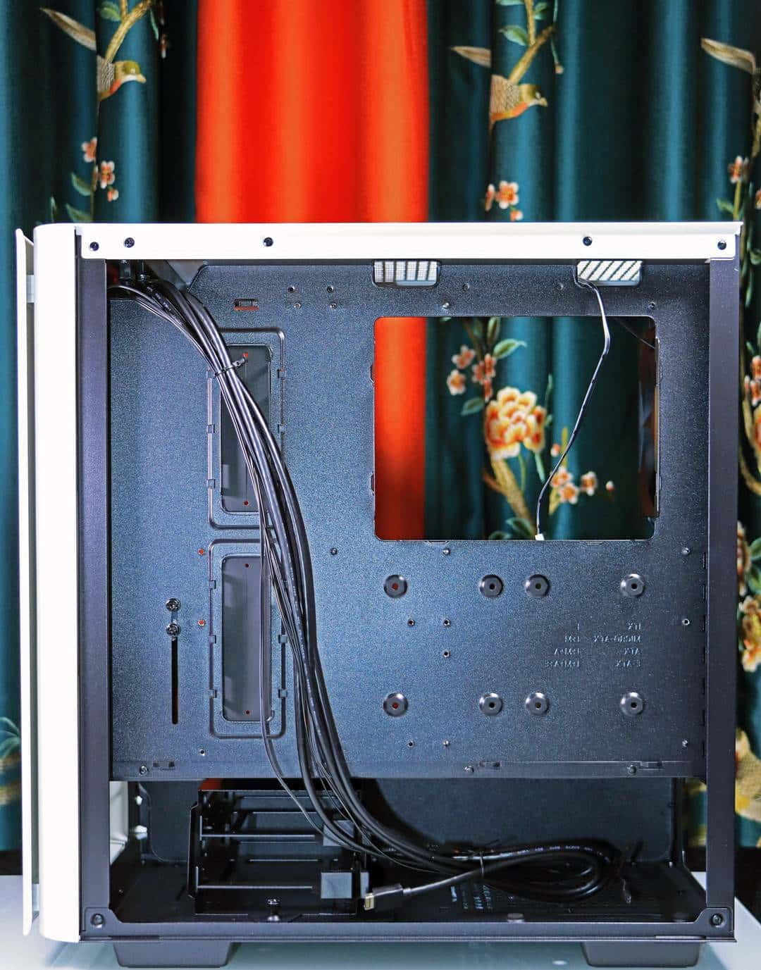 装台 5800X + 3090Ti 的主机,兼顾游戏与生产力