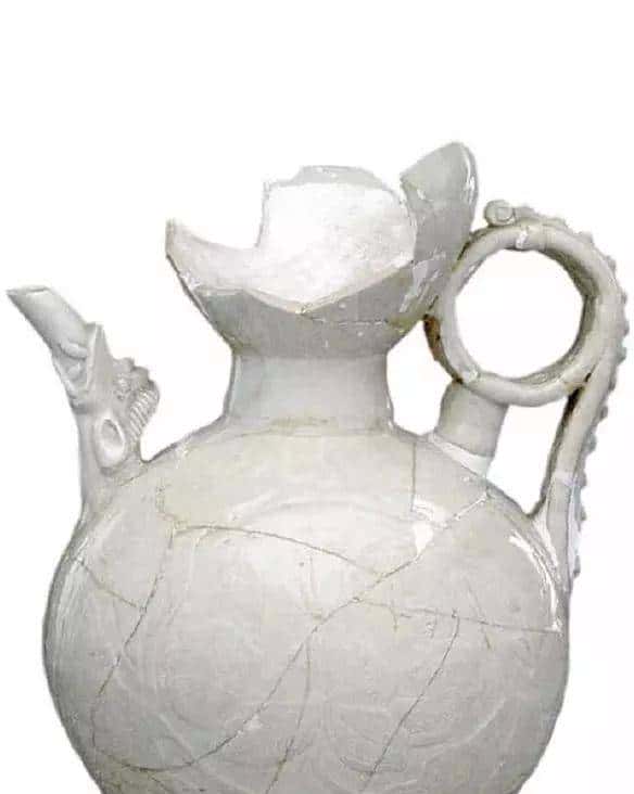 五代至北宋早期青瓷与白瓷上的深剔刻装饰工艺浅析