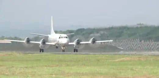 台战机清晨紧急起飞模拟制敌空袭;国航客机内有乘客自杀身亡 ;美国警察从示威者头上碾过