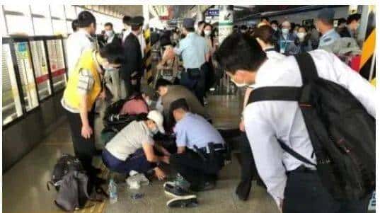 台战机清晨紧急起飞模拟制敌空袭;国航客机内有乘客自杀身亡 ;美国警察从示威者头上碾过