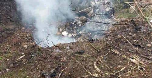 台战机清晨紧急起飞模拟制敌空袭;国航客机内有乘客自杀身亡 ;美国警察从示威者头上碾过