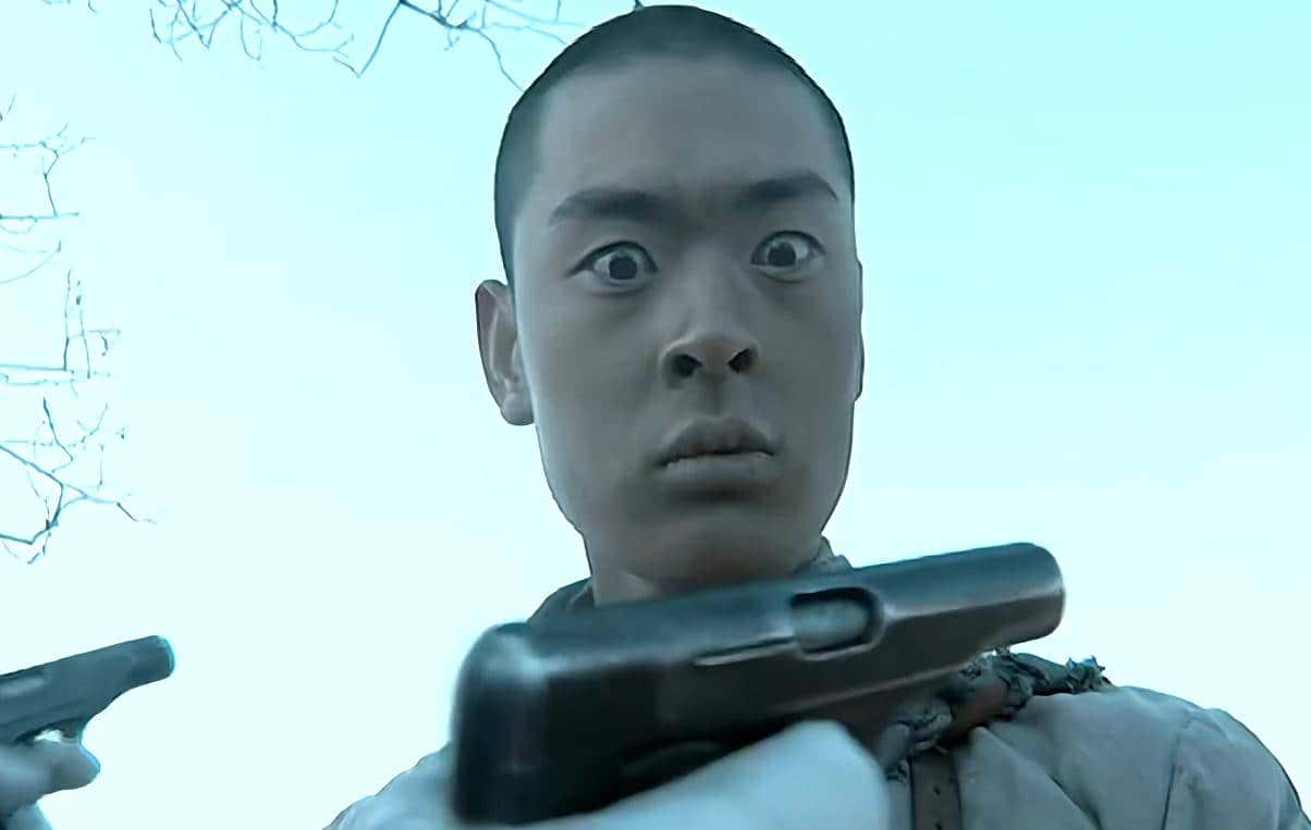 新老亮剑楚云飞打鸟对比，一个用双枪射击，一个用单枪，谁更霸气