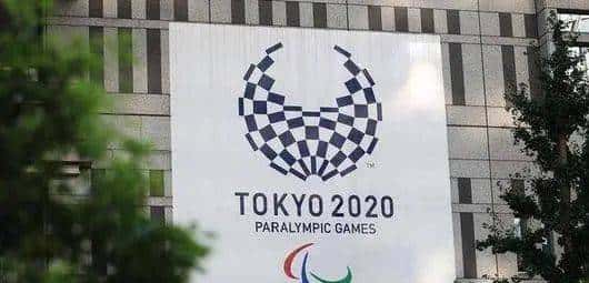 台战机清晨紧急起飞模拟制敌空袭;国航客机内有乘客自杀身亡 ;美国警察从示威者头上碾过