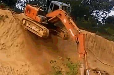 “挖呀挖”黄老师爆火后狂赚百万？网友：挖的是我们的钱包吧？