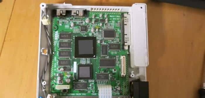 DIY达人将AMD零件塞入世嘉Dreamcast主机中 还能运行光盘游戏