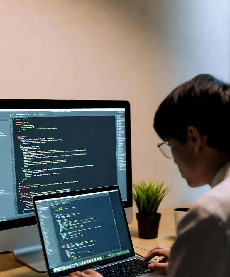 国产AI“逆袭”：程序员副业月入2万，DeepSeek+豆包助力变现