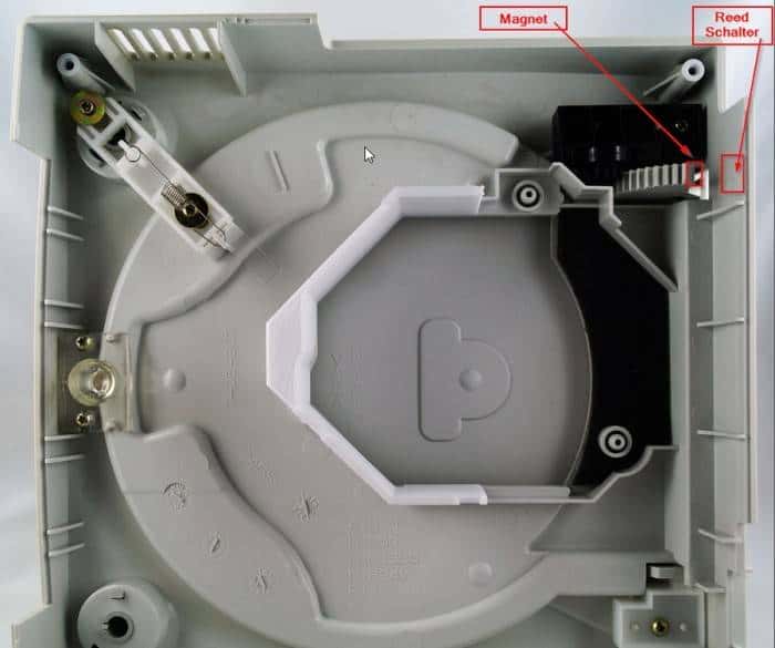 DIY达人将AMD零件塞入世嘉Dreamcast主机中 还能运行光盘游戏