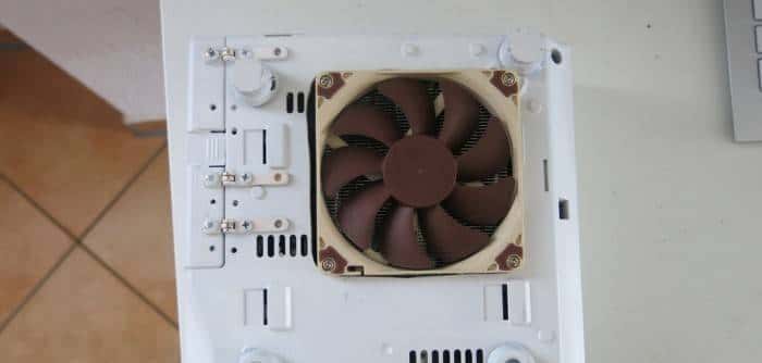 DIY达人将AMD零件塞入世嘉Dreamcast主机中 还能运行光盘游戏