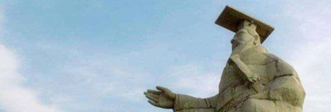 过了两千多年,为何秦始皇当年修的公路,至今仍“寸草不生”?