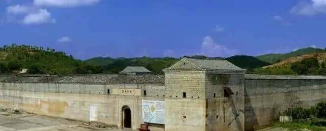 景德镇在哪个省？该省份还有哪些景点？