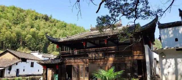 景德镇在哪个省？该省份还有哪些景点？