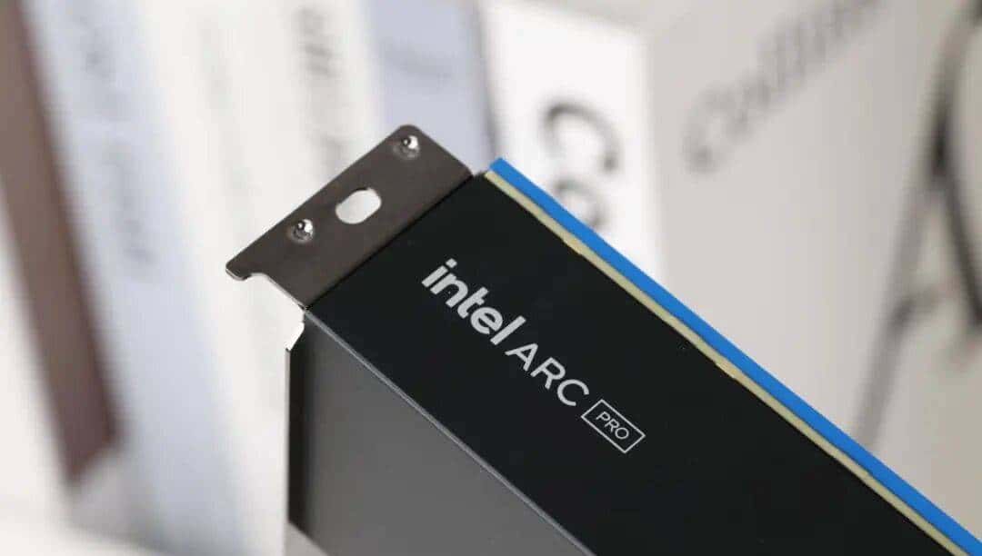 短小精悍的AI与图形工作站专业之选——英特尔锐炫 Pro B50显卡首发评测