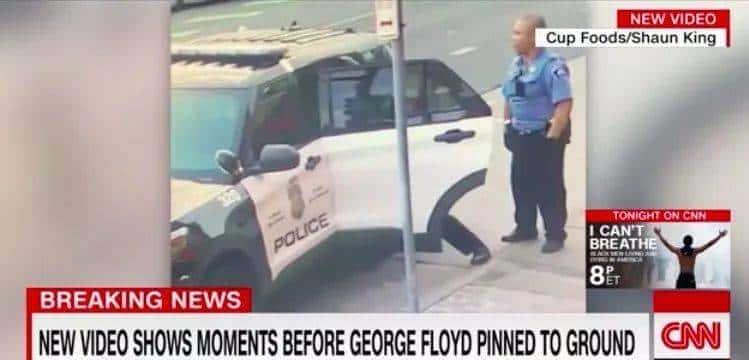 “跪死”黑人的警察被起诉谋杀，妻子选择离婚！起诉书里描述了当天的一切