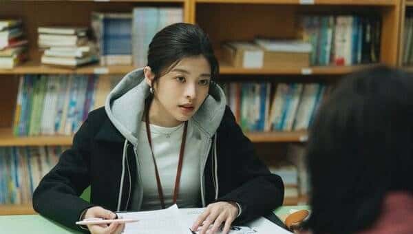 菜鸟监狱管理员遭囚犯性骚「全身被摸光」　《监所》开播登冠军！