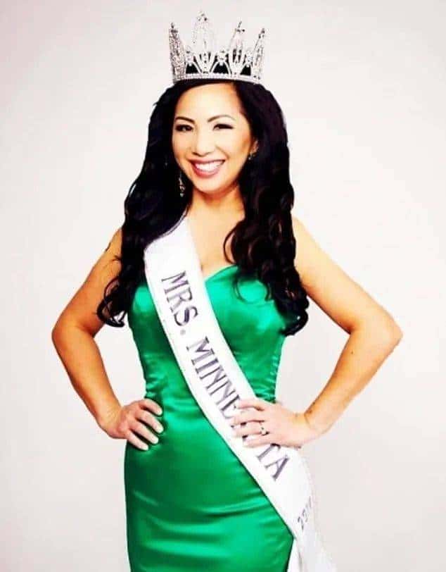 “跪死”黑人的警察被起诉谋杀，妻子选择离婚！起诉书里描述了当天的一切