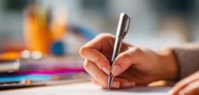 别再写“撞款文”！5个核心招避开同质化让你的文字既好懂又戳心