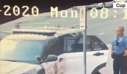 “跪死”黑人的警察被起诉谋杀，妻子选择离婚！起诉书里描述了当天的一切