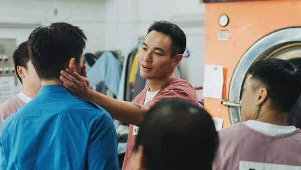 菜鸟监狱管理员遭囚犯性骚「全身被摸光」　《监所》开播登冠军！