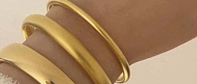 买金镯子选款难?素圈、泥鳅背、轮胎镯区别在这,新手看完轻松选