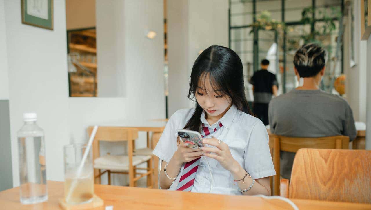 手机一直跳出广告怎样解决？这几招简单又管用：从根源到彻底清除