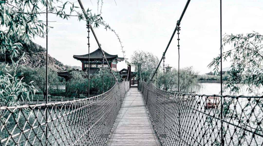 横店往事：戏子、骗子与鬼子