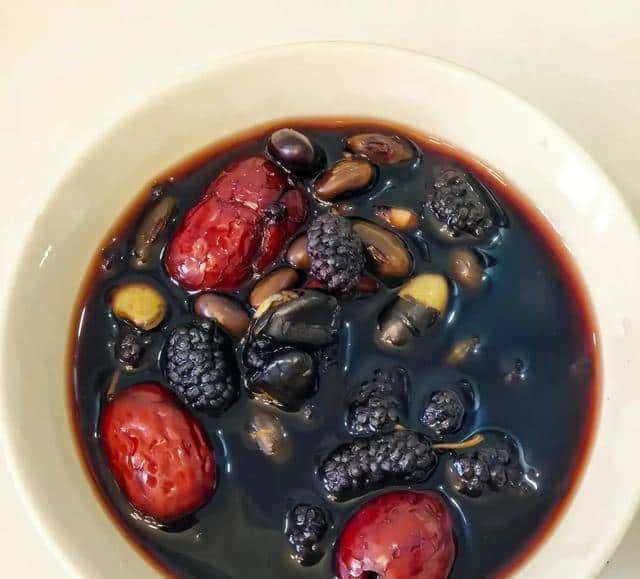 “冬天吃一果，中药不用喝”，冬天这果使劲吃，气色好不显老！