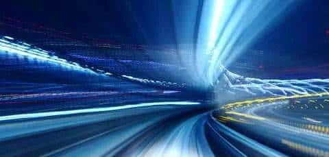 市场收缩、漏洞不绝，英特尔危矣｜动察