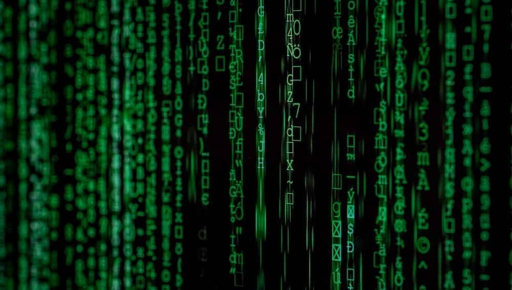 市场收缩、漏洞不绝,英特尔危矣