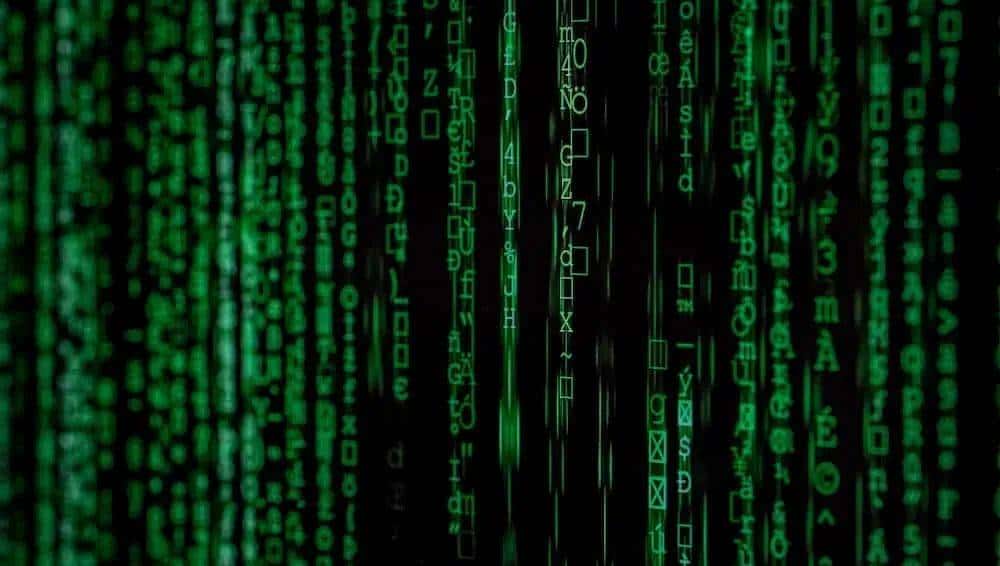 市场收缩、漏洞不绝，英特尔危矣｜动察