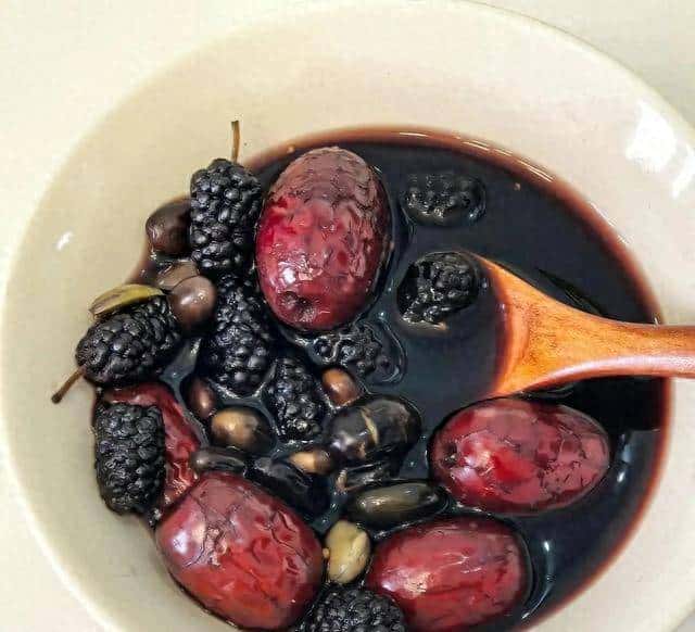 “冬天吃一果，中药不用喝”，冬天这果使劲吃，气色好不显老！