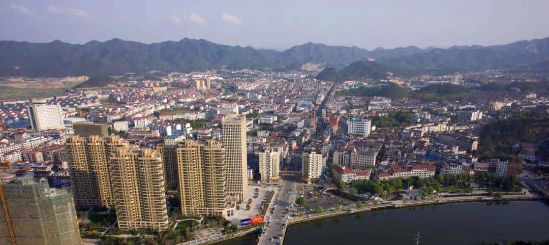 横店往事：戏子、骗子与鬼子