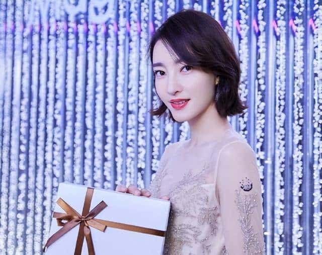 诈骗14亿,看到金条茅台法拉利被拍,才知道王丽坤夫妇活得多奢靡