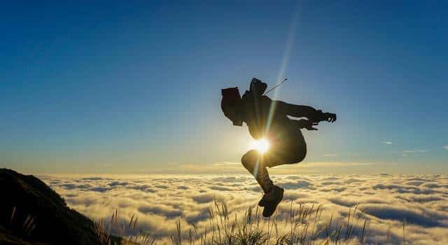 深山爷爷的野生长寿经，采蘑菇，练晨舞，4个秘诀活成行走