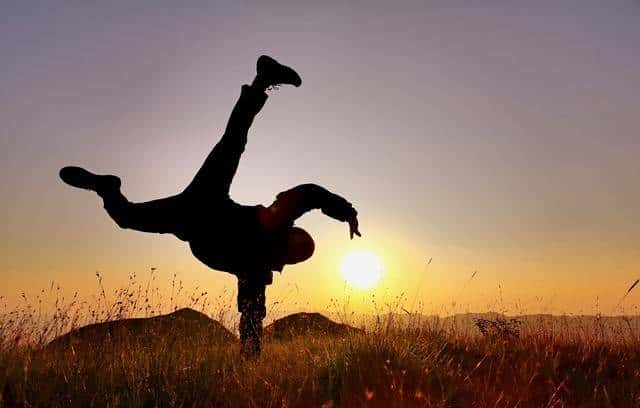 深山爷爷的野生长寿经，采蘑菇，练晨舞，4个秘诀活成行走