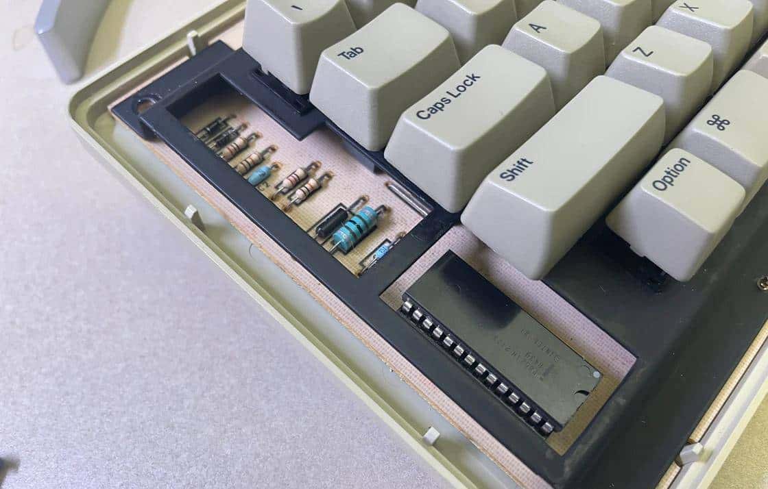 99 刀买到一把 40 年前的苹果键盘，它竟成了我 2025 年的「码字神器」