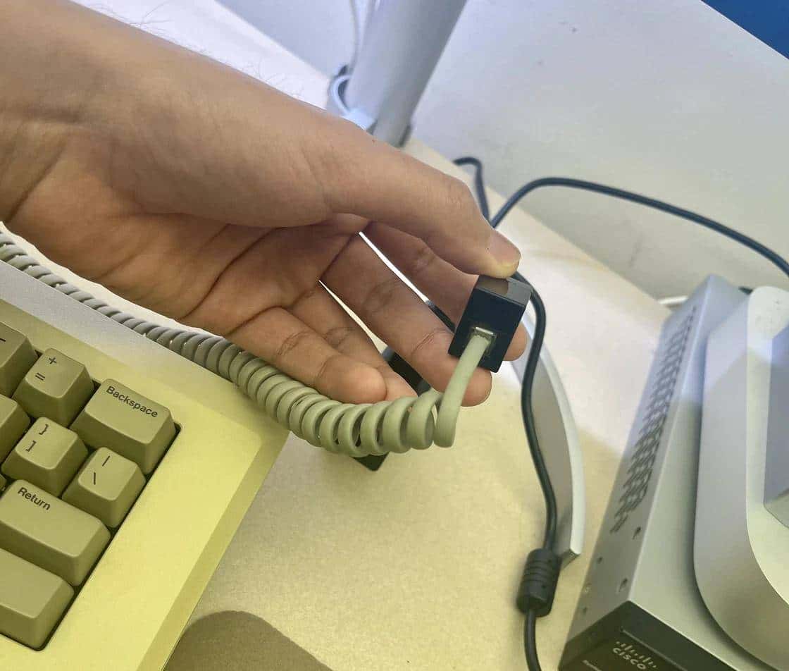 99 刀买到一把 40 年前的苹果键盘，它竟成了我 2025 年的「码字神器」