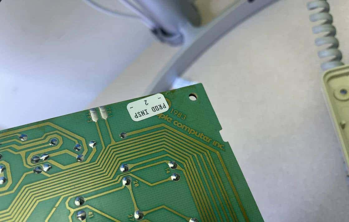 99 刀买到一把 40 年前的苹果键盘，它竟成了我 2025 年的「码字神器」