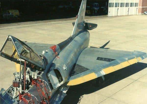 美国空军世界第一不光靠武器，为测试性能，飞行员挨了上千次雷击