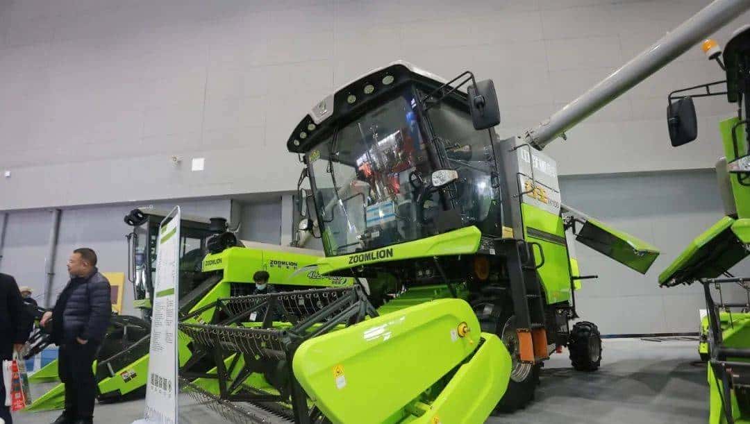 2023全国农机展上的谷物联合收