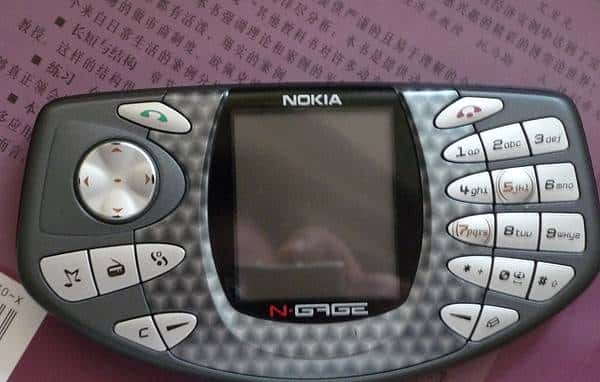 手机编年史：你还记得那些年的彩屏手机吗？